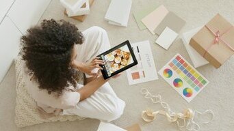 Nachhaltige Verpackung mit recyceltem Karton und Papierfüllung